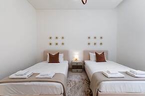 Luxe 4BR Villa Private Pool Beach Al Zorah