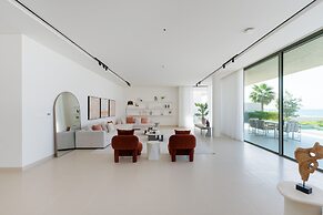 Luxe 4BR Villa Private Pool Beach Al Zorah
