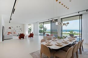 Luxe 4BR Villa Private Pool Beach Al Zorah