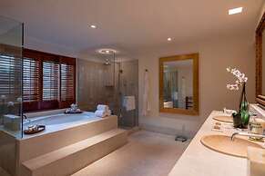 Staffed Ocean View Villa w Four Seasons Amenities