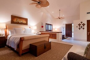 Staffed Ocean View Villa w Four Seasons Amenities