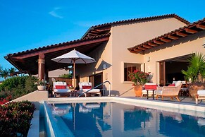 Staffed Ocean View Villa w Four Seasons Amenities