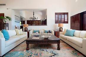 Staffed Ocean View Villa w Four Seasons Amenities