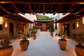 Staffed Ocean View Villa w Four Seasons Amenities