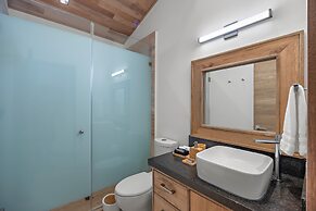 Private Careyeros Oceanfront Living