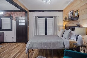 Rustic Ky Retreat, Columbia House Unit B Apts