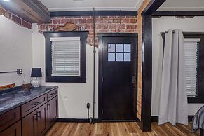 Rustic Ky Retreat, Columbia House Unit B Apts