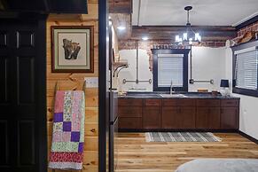 Rustic Ky Retreat, Columbia House Unit B Apts