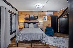 Rustic Ky Retreat, Columbia House Unit B Apts