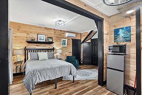 Rustic Ky Retreat, Columbia House Unit B Apts
