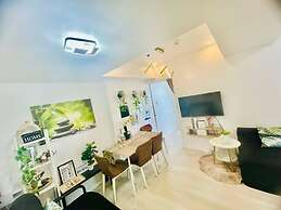 Cozy Condos at Azure Urban Resort