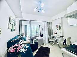 Cozy Condos at Azure Urban Resort