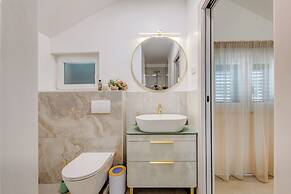 7 Olives Apartments