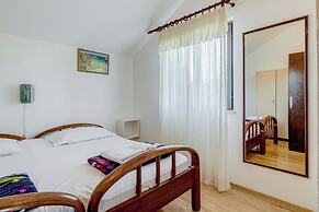 7 Olives Apartments