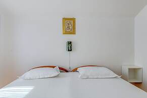 7 Olives Apartments