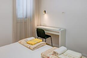 7 Olives Apartments