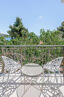 7 Olives Apartments