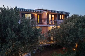 7 Olives Apartments