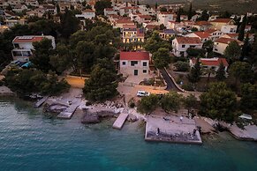 7 Olives Apartments