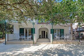7 Olives Apartments