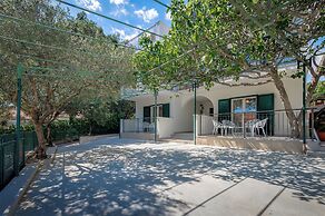 7 Olives Apartments
