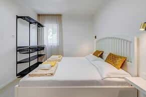 7 Olives Apartments