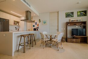 2BR 5 Guests Private Balcony and Shared Pool