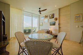 2BR 5 Guests Private Balcony and Shared Pool