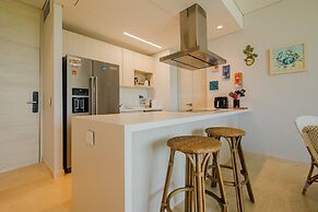 2BR 5 Guests Private Balcony and Shared Pool