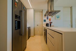 2BR 5 Guests Private Balcony and Shared Pool