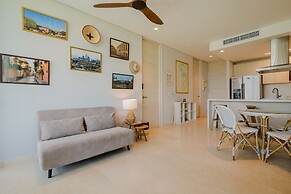 2BR 5 Guests Private Balcony and Shared Pool