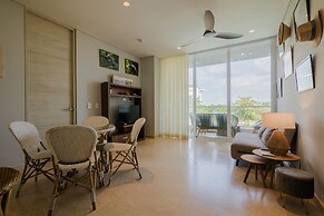 2BR 5 Guests Private Balcony and Shared Pool