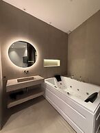 LEOPOLDO SUITES