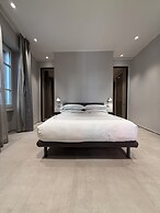 LEOPOLDO SUITES