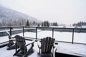 Revel and Rest by Revelstoke Vacations