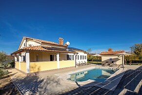 Casa Berton Modern Villa With Pool