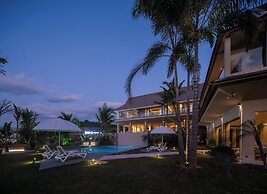 Three-Colored Cloud River Resort VILLA