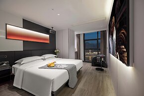 Chongqing Jiefangbei Centre Bairui Hotel