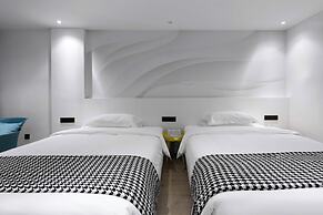 Chongqing Jiefangbei Centre Bairui Hotel