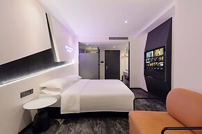 Chongqing Jiefangbei Centre Bairui Hotel