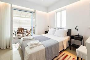 Naousa Center Living
