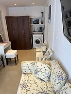 Naousa Center Living