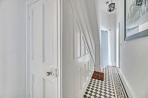 Three Bed Apartment by Guestz