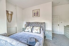 Three Bed Apartment by Guestz