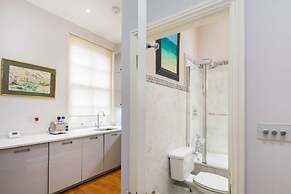 Traditional 1 Bed Apartment, Pimlico