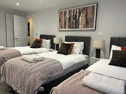 Tavistock House-parking-sleeps 7-central