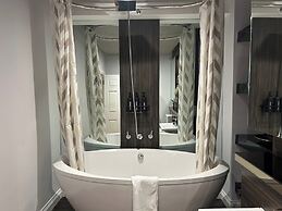 Tavistock House-parking-sleeps 7-central