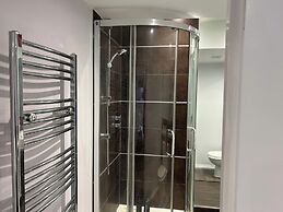 Tavistock House-parking-sleeps 7-central