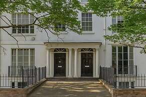 Tavistock House-parking-sleeps 7-central