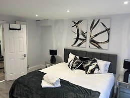 Tavistock House-parking-sleeps 7-central